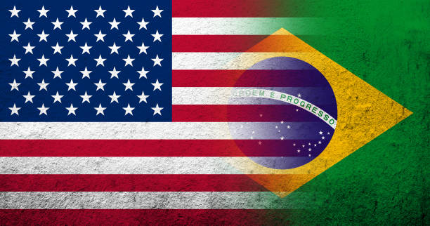 ilustraciones, imágenes clip art, dibujos animados e iconos de stock de bandera nacional de los estados unidos de américa (ee.uu.) con bandera nacional de brasil. antecedentes de grunge - flag brazil brazilian flag dirty