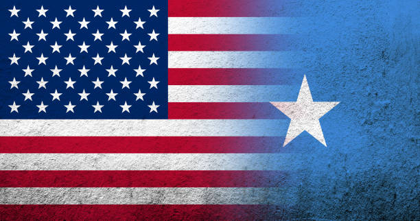 flaga narodowa stanów zjednoczonych ameryki (usa) z flagą narodową somalii. tło grunge'owe - somali republic stock illustrations