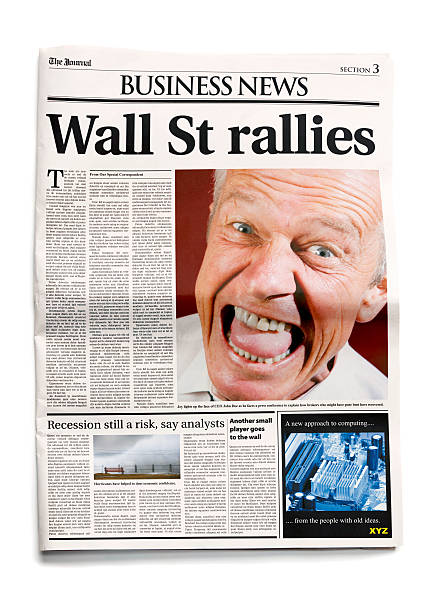 journal: wall street court - newspaper headline newspaper wall street finance photos et images de collection