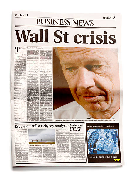 journal: crise wall st - newspaper headline newspaper wall street finance photos et images de collection