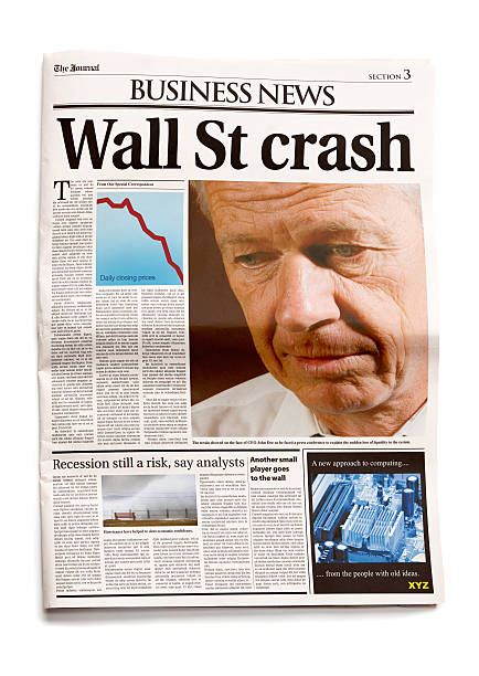 journal: krach de wall street - newspaper headline newspaper wall street finance photos et images de collection