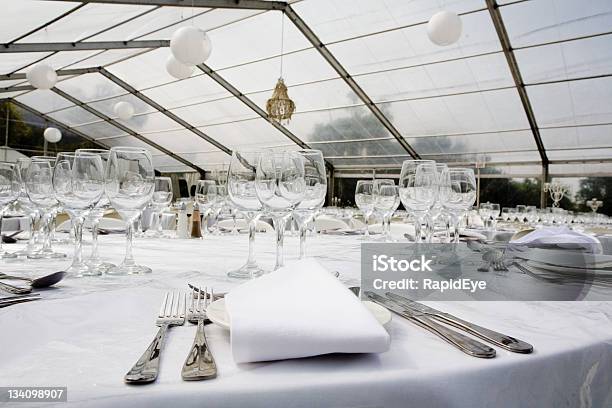 Weiße Hochzeitsempfang Stockfoto und mehr Bilder von Festzelt - Festzelt, Hochzeit, Zelt
