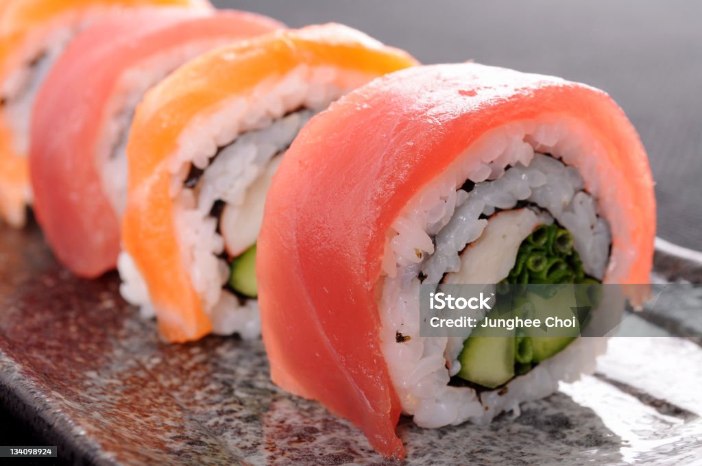 Лосося и тунца sushi roll - Стоковые фото Лосось - морепродукты роялти-фри