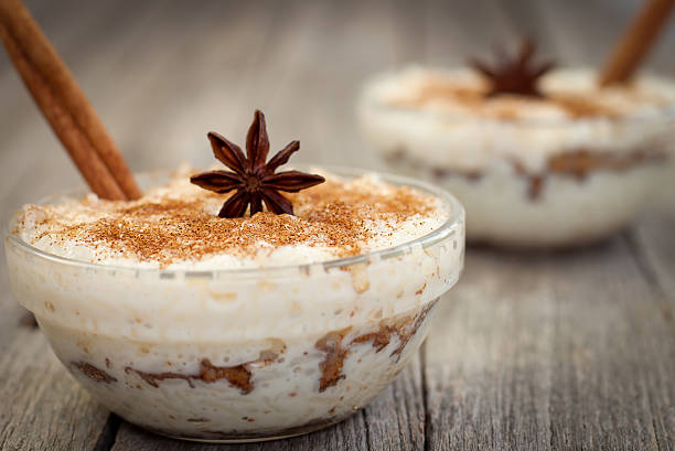 budín de arroz - rice pudding fotografías e imágenes de stock