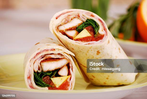 Foto de Wrap Sanduíches De Frango E Bacon e mais fotos de stock de Bacon - Bacon, Sanduíche Embrulhado, Abacate