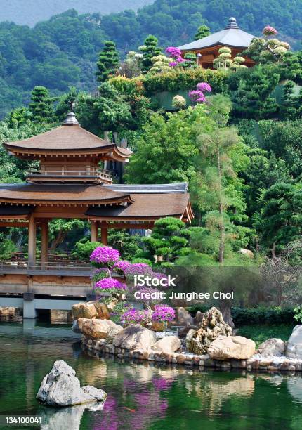 Tempel Und Teich Stockfoto und mehr Bilder von Asien - Asien, Baum, Blume