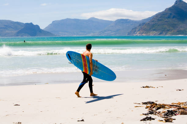 surfer el check-out olas - surfing south africa fotografías e imágenes de stock