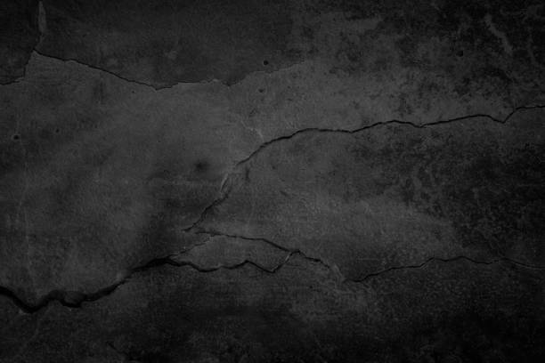 художественная черная бетонная каменная текстура для фона в черном цвете. абстрактный цвет сухой поцарапанной поверхности настенная обло� - volcanic stone стоковые фото и изображения