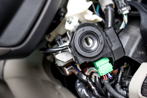 Agujero de la llave de arranque del motor abierto para el sistema de seguridad del automóvil y la reparación photo