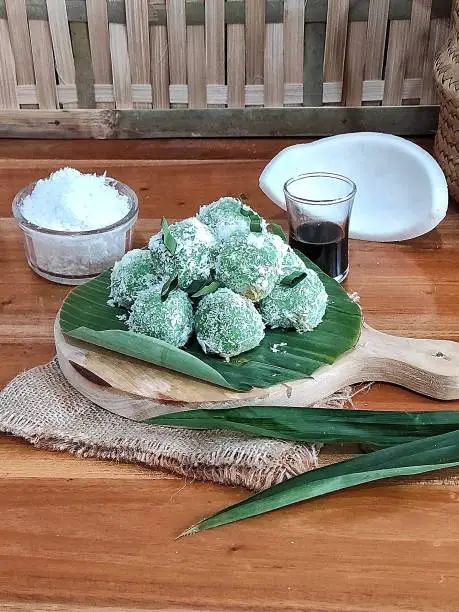 Of Javanese origin, the green-coloured glutinous rice balls are one of the popular traditional cake in indonesian cuisine