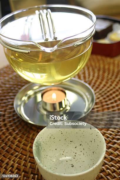 Bule De Chá E Aquecedor - Fotografias de stock e mais imagens de Bule de Chá - Bule de Chá, Velinha, Alimentação Saudável