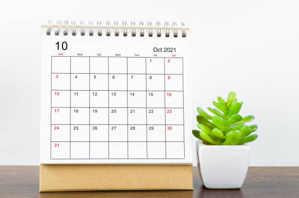 istock October 2021 Desk calendar with plant pot 1341084556