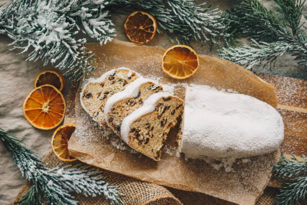 겨울 방학 장식크리스마스 스톨렌 - christmas stollen christmas pastry baked 뉴스 사진 이미지