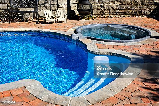 Swimmingpool Mit Hot Tub Stockfoto und mehr Bilder von Schwimmbecken - Schwimmbecken, Whirlpool, Biegung