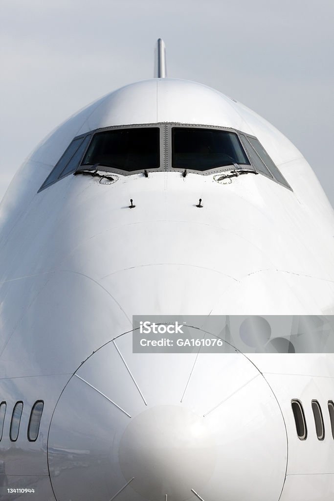 Vista frontale di aeroplano - Foto stock royalty-free di Aereo di linea