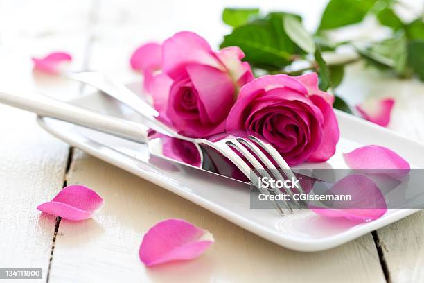 Foto de Configuração De Mesa Romântica e mais fotos de stock de Dia das Mães - Dia das Mães, Jantar, Garfo