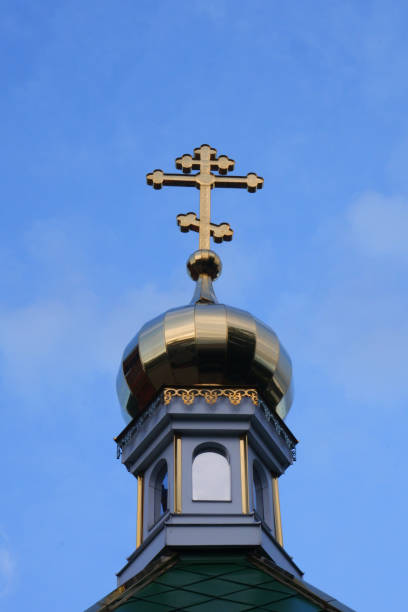 istock Golden cross on the dome 1341122528