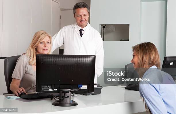 Foto de Dental Diário e mais fotos de stock de Recepcionista - Recepcionista, NHS, Saúde dental