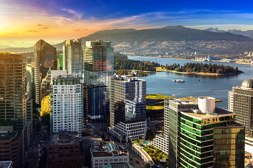 Vista aérea del distrito de negocios de Vancouver photo