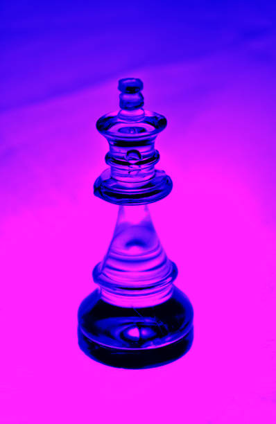 resin chess king - chess pink strategy glass imagens e fotografias de stock