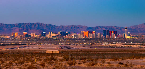 panorama do horizonte de las vegas ao amanhecer - clark county - fotografias e filmes do acervo