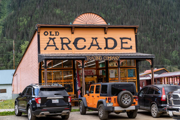 exterior da old arcade trading company ao longo da blair street no colorado - silverton colorado - fotografias e filmes do acervo