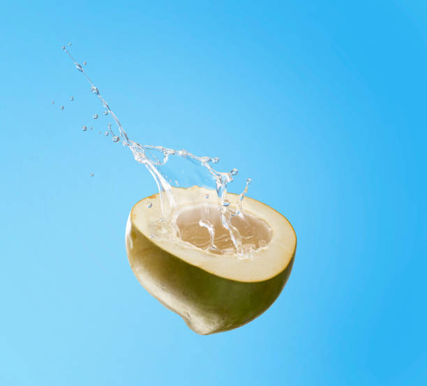 green coconut - drink close up dairy product flowing imagens e fotografias de stock