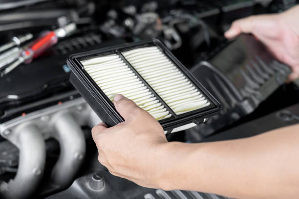 istock Service man replace the old engine air filter compared to the new one in engine room : Home service car concept 1341196552