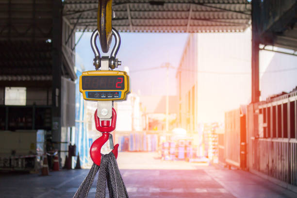 산업용 디지털 스케일은 공장 및 오버헤드 크레인에서 중량 검사를 사용합니다. - hoisting crane 뉴스 사진 이미지