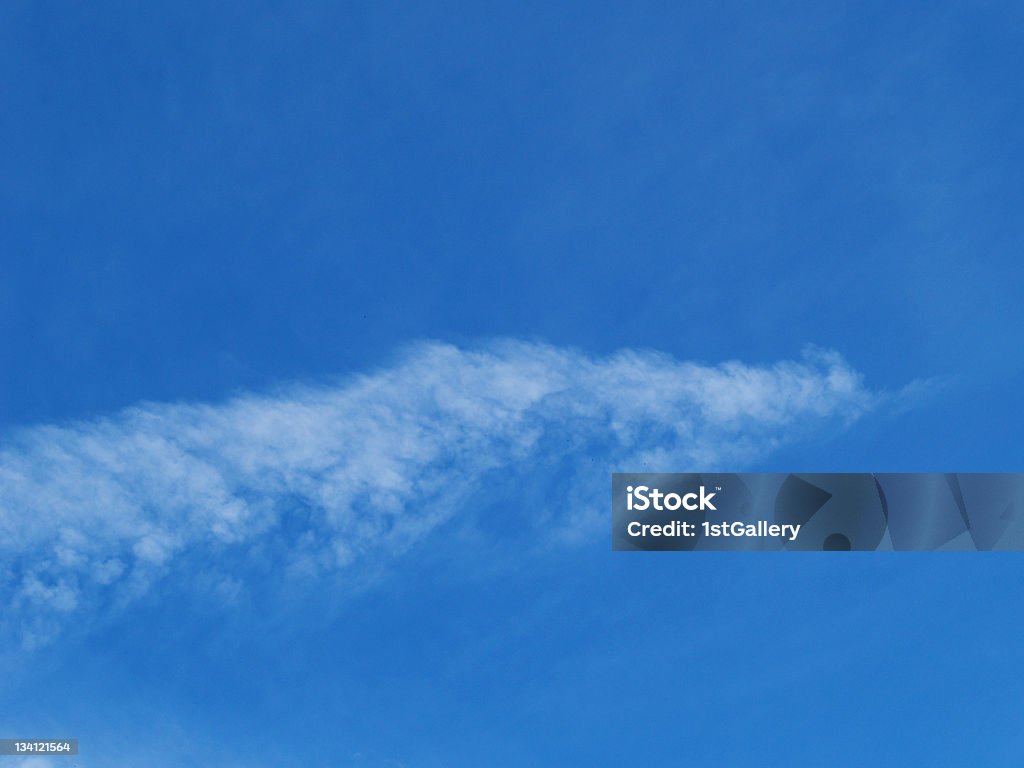 Blauer Himmel mit Wolken, interessanten - Lizenzfrei Bedeckter Himmel Stock-Foto