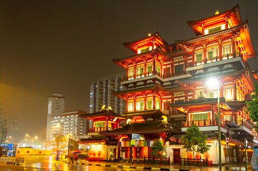 Chinatown, Singapore - February 21, 2016 : The Buddha Tooth Relic Temple and Museum At Rainy Night In Chinatown.