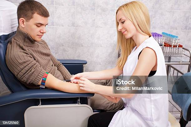 Rejestrowanie Krwi - zdjęcia stockowe i więcej obrazów Badania kliniczne - Badania kliniczne, Badanie lekarskie, Choroba