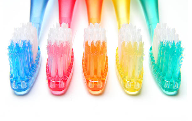 multicolored szczoteczki do zębów - toothbrush dental hygiene dental equipment rainbow zdjęcia i obrazy z banku zdjęć