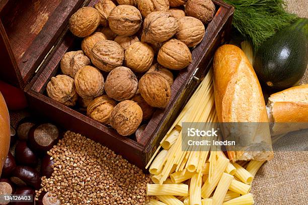 Naturaleza Muerta Con El Pecho Tuercas Pan De Calabaza Foto de stock y más banco de imágenes de Alforfón