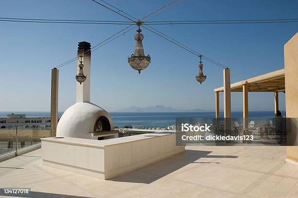 Foto de Tradicional Em Forno De Barro e mais fotos de stock de Apartamento - Apartamento, Azul, Barro