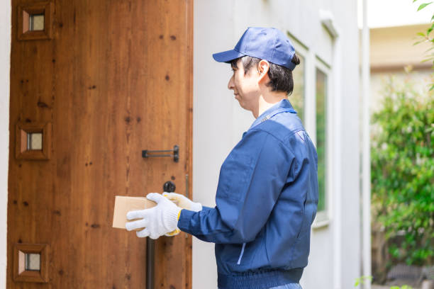 istock Courier delivery staff in a refreshing atmosphere 1341274621