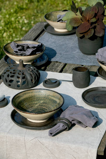 rustic table setting outside in garden with empty craft ceramic tableware - tablesetting imagens e fotografias de stock