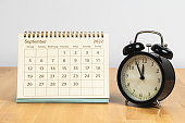 September 2022 calendar and clock