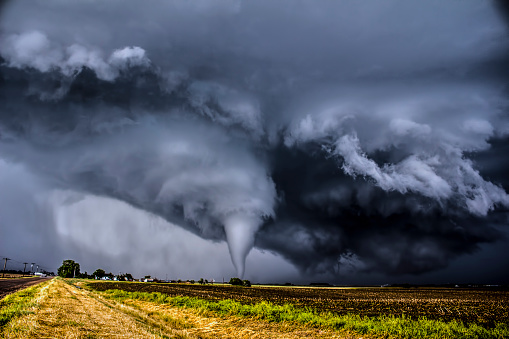 Tornado perfectamente centrado photo