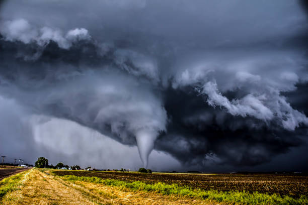Perfectly Centered Tornado Tornado outbreak near Dodge City, KS, USA on May 24, 2016 tornado stock pictures, royalty-free photos & images
