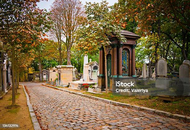 Perelachaise Cemetery Paris France Stock Photo - Download Image Now - Père Lachaise Cemetery, Cemetery, Christianity