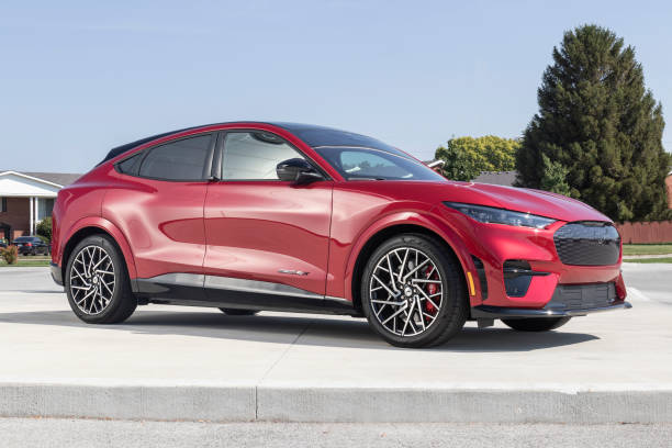 ford mustang mach-e suv display. the mustang mach-e is ford's first all-electric crossover and has a range of up to 300 miles. - domestic car color image horizontal car imagens e fotografias de stock