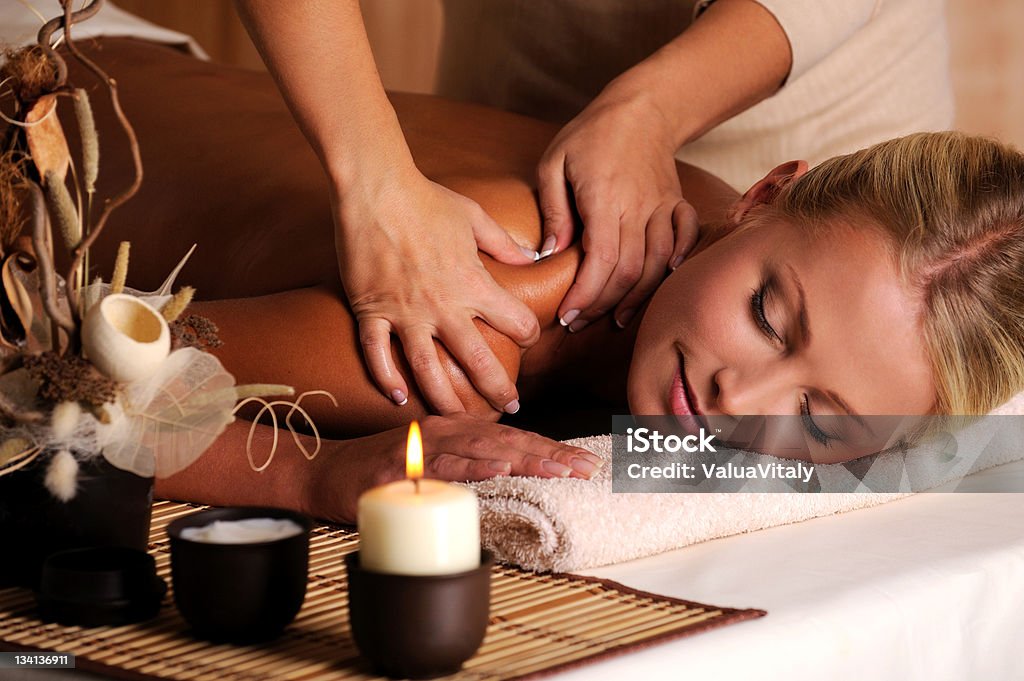Massage shuolder - Lizenzfrei Massieren Stock-Foto