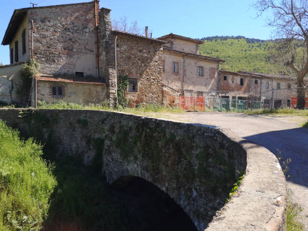 o gualchiere de remole, província de florença, toscana - tuscany abandoned - fotografias e filmes do acervo