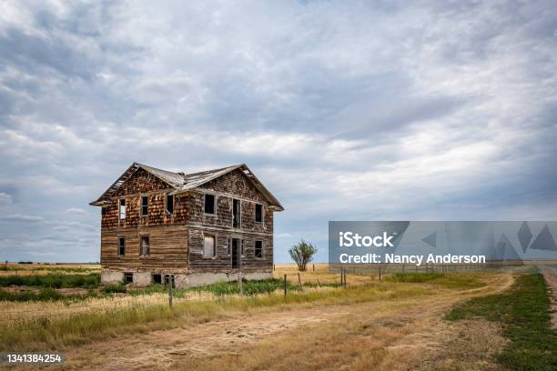 An Abandoned Hospital In Robsart Saskatchewan Stock Photo - Download Image Now - Abandoned Place, Canada, Healthcare And Medicine
