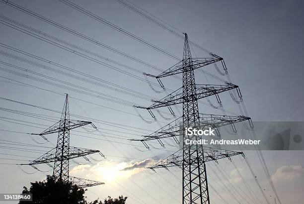 Power Lines Stockfoto und mehr Bilder von Architektur - Architektur, Aufnahme von unten, Ausbreiten