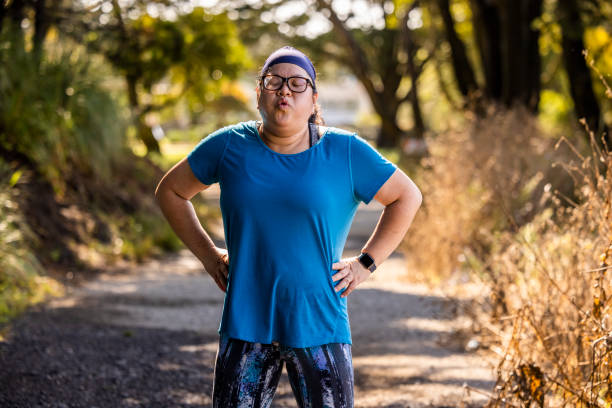 body positive woman running in park - 2640 imagens e fotografias de stock