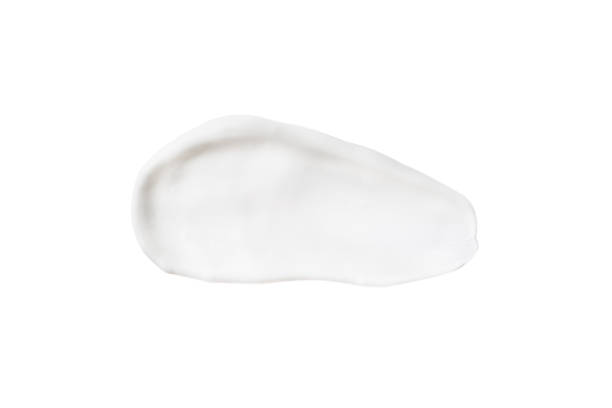 Échantillon abstrait de crème pour le visage blanc isolé sur fond blanc.