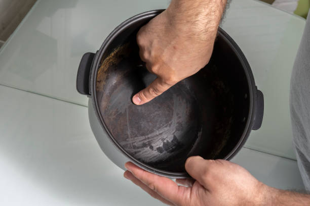 the non-stick coating of the pan is damaged - unusable imagens e fotografias de stock