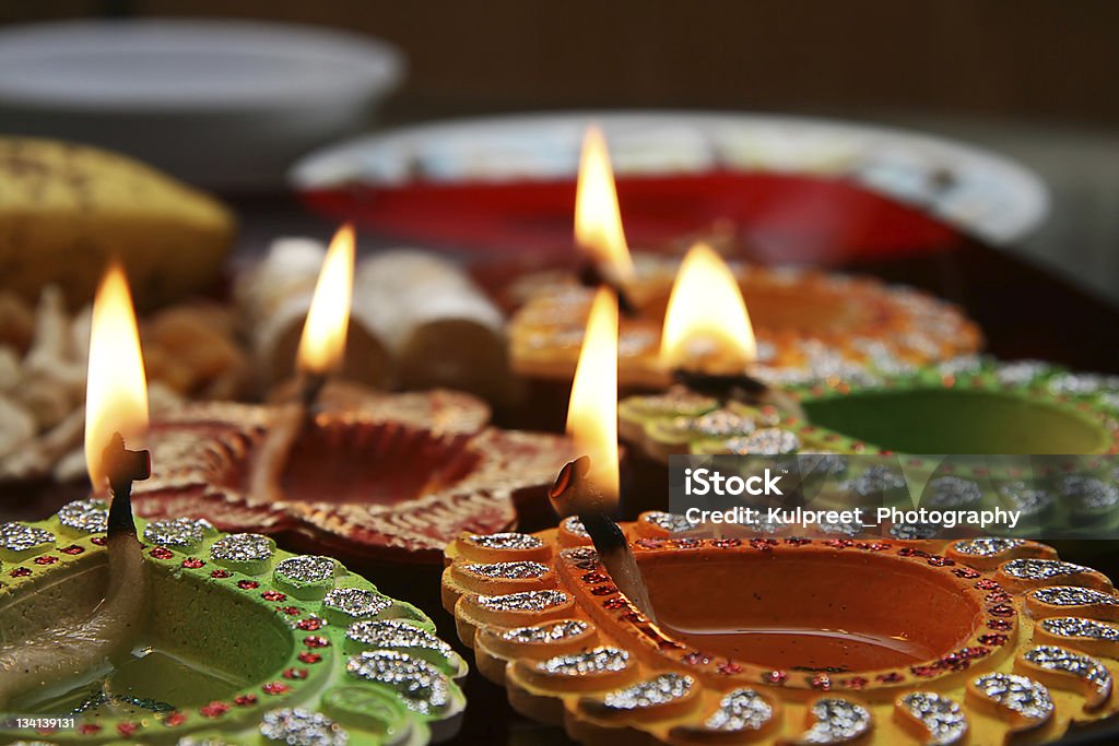Hermosa decoración Diwali Thali - Foto de stock de Bandeja libre de derechos